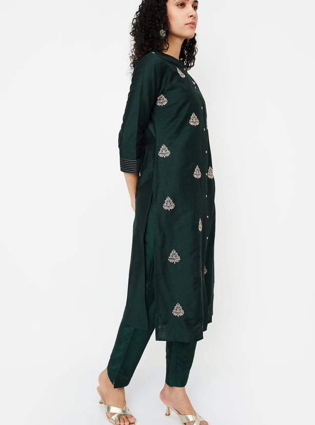 Women Embroidered Straight Kurta