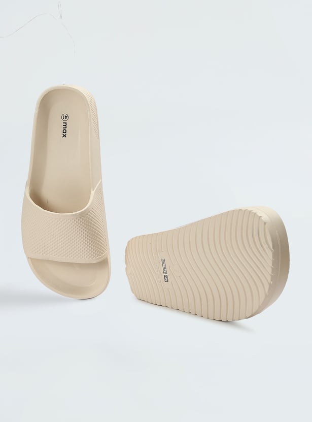 Men Textured Moulded Sliders