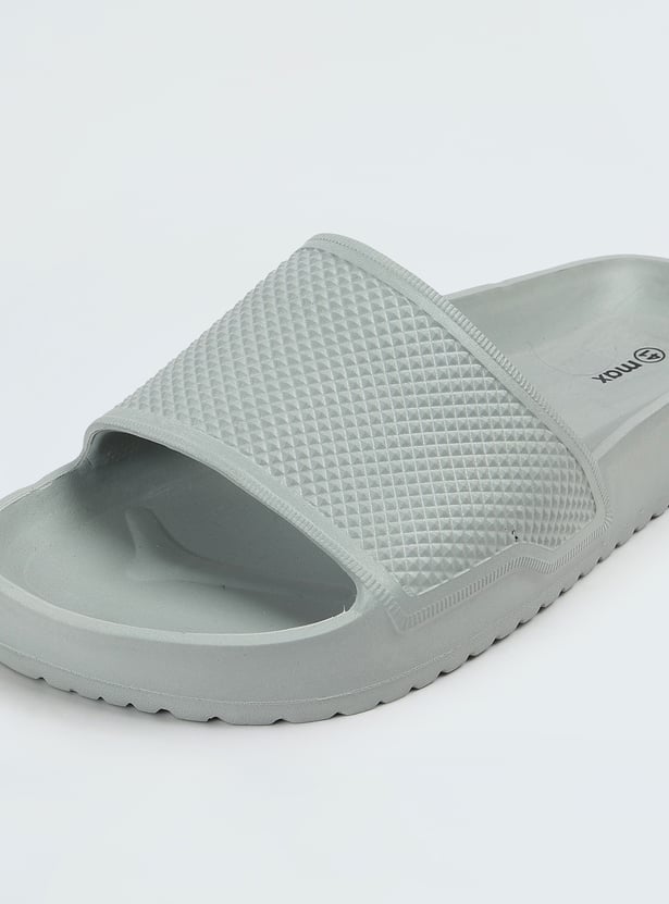 Men Textured Moulded Sliders