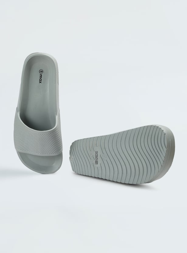 Men Textured Moulded Sliders