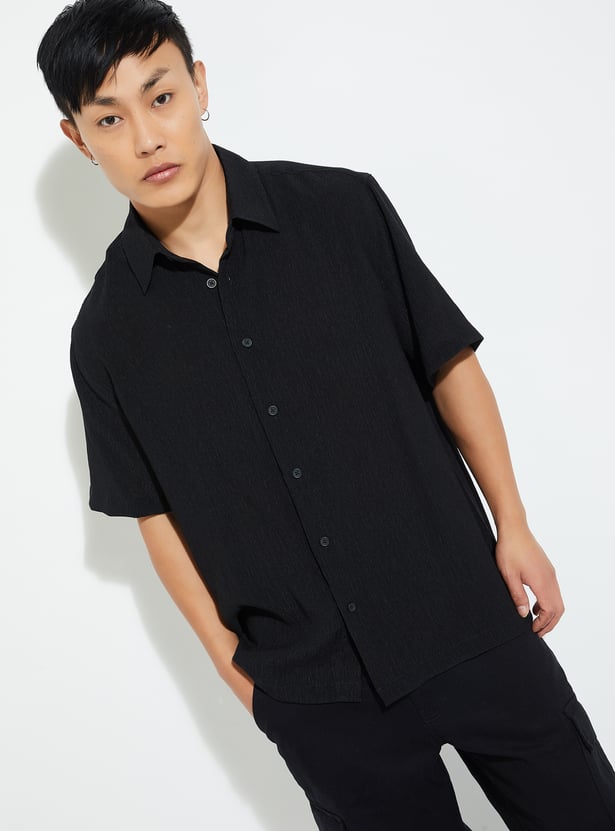 URB_N Men Textured Slim Fit Shirt