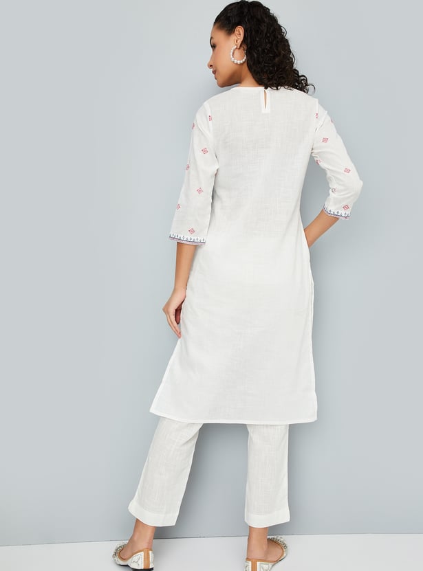 Women Embroidered Straight Kurta