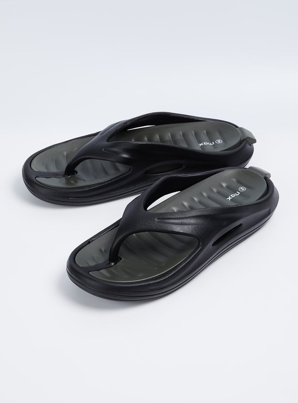 Men Solid Flip Flops