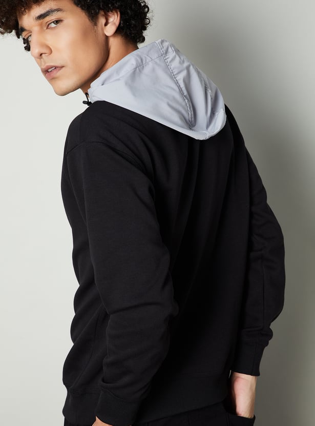 Men Contrast Hooded Sweatshirt