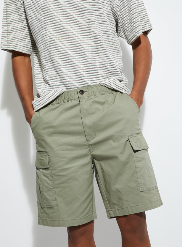 Men Solid Cargo Shorts