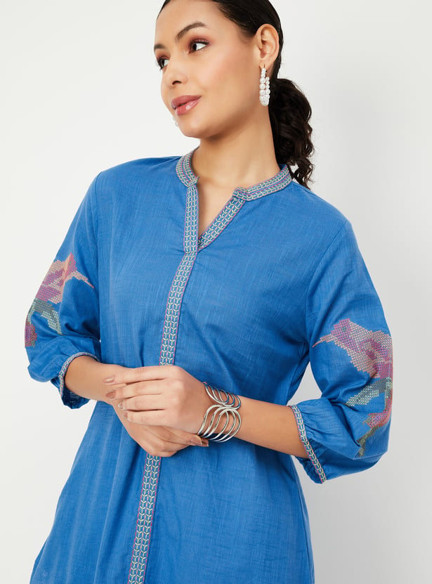 Women Embroidered Straight Kurta