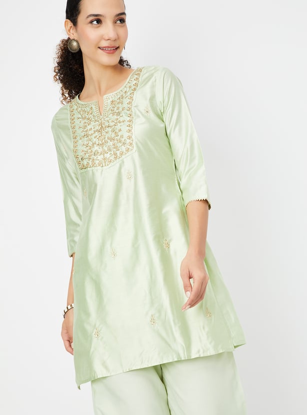 Women Embroidered Straight Kurta Set