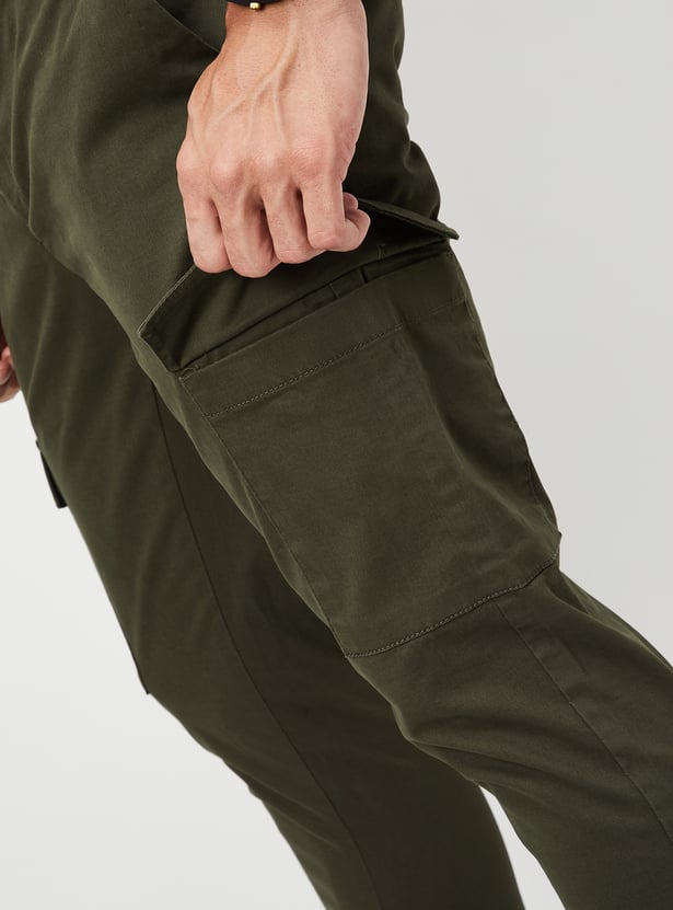 Men Solid Slim Fit Cargo Trousers