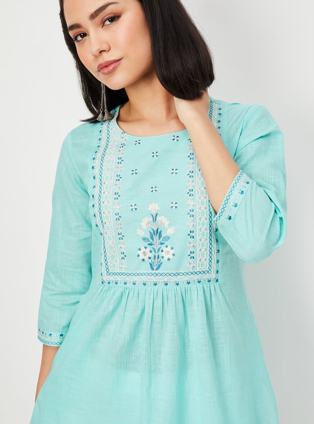 Women Embroidered Straight Kurta