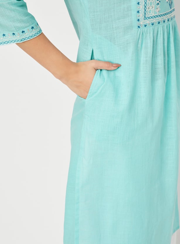 Women Embroidered Straight Kurta
