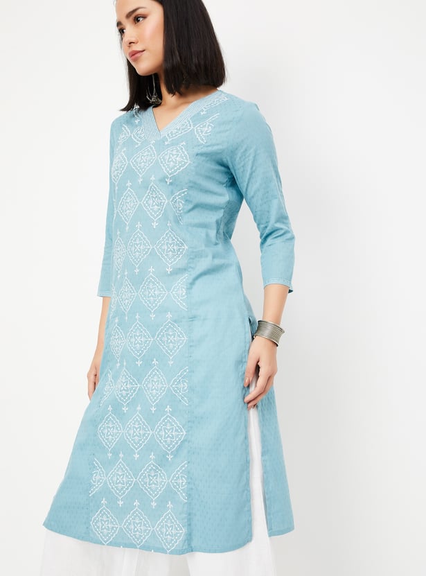 Women Thread Embroidered Kurta
