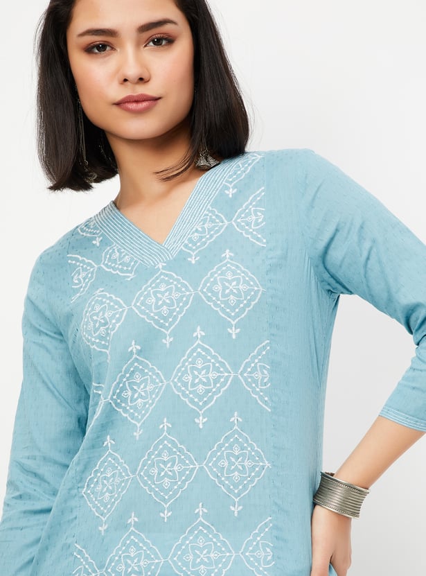 Women Thread Embroidered Kurta