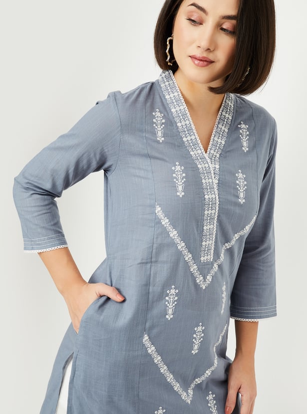 Women Embroidered Straight Kurta