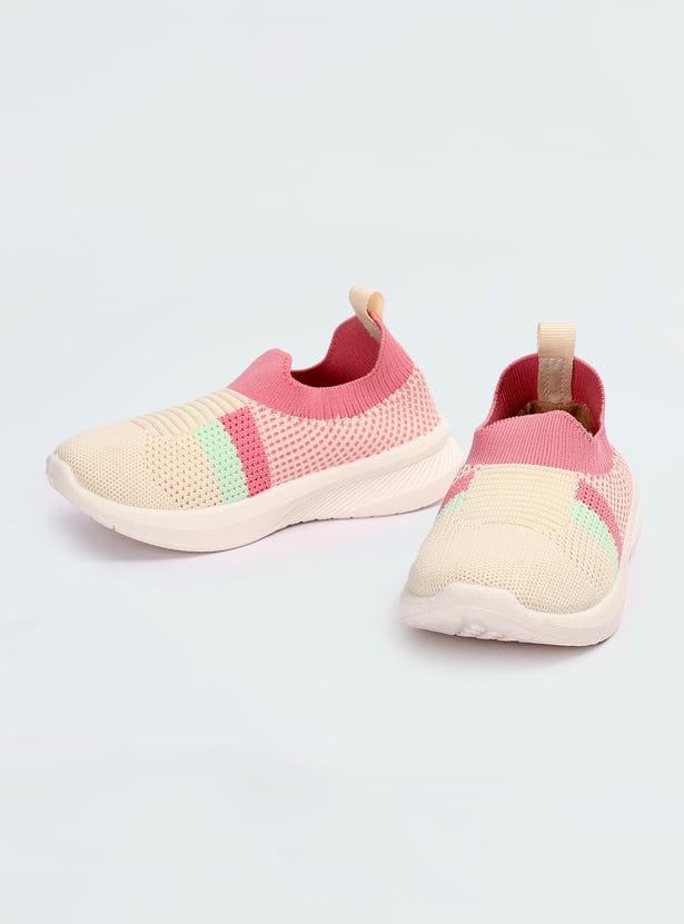 Buy Girls Mesh Sports Shoes Online at just Rs. 499.0