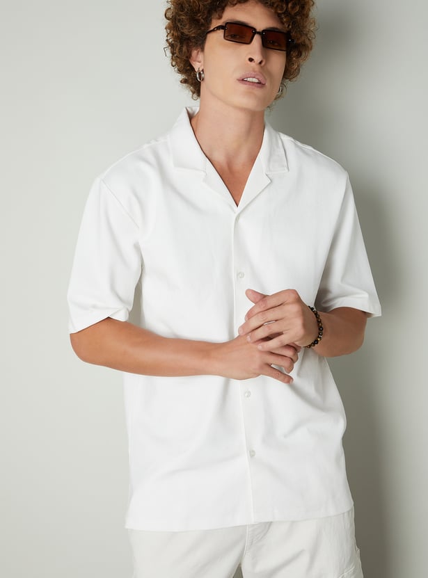 Men Solid Slim Fit Shirt