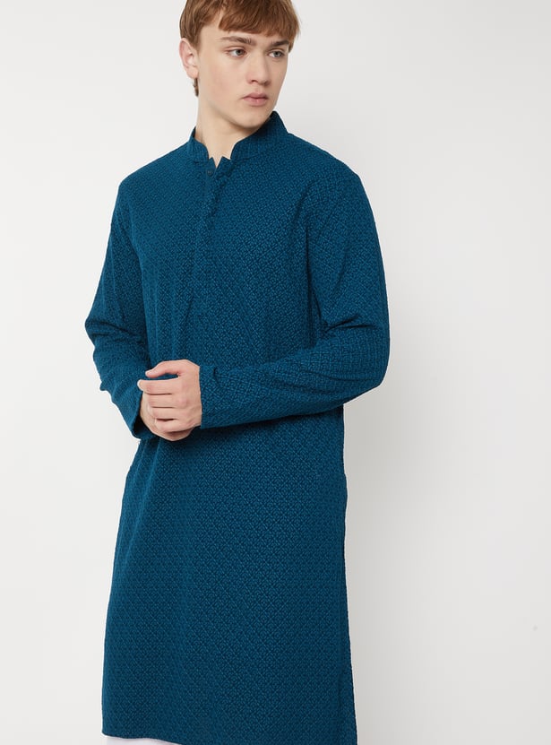 Men Embroidered Straight Kurta