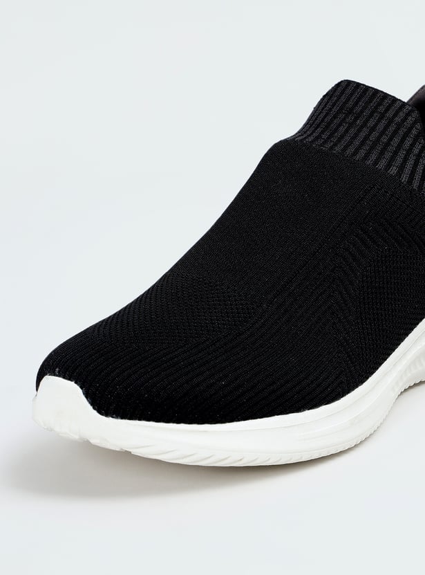 Men Mesh Slip-On Athleisure Shoes