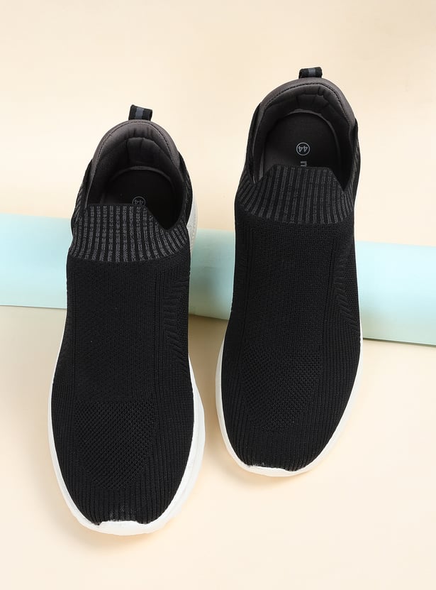 Men Mesh Slip-On Athleisure Shoes