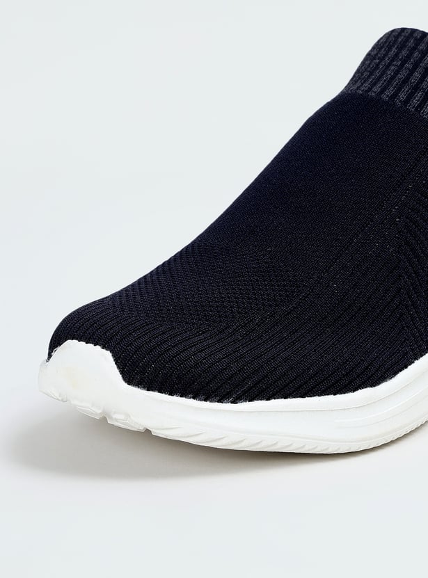 Men Mesh Slip-On Athleisure Shoes