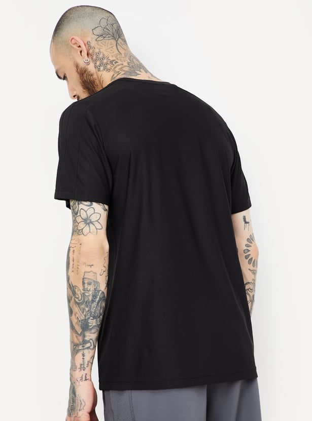 Men Solid Slim Fit Sports T-shirt