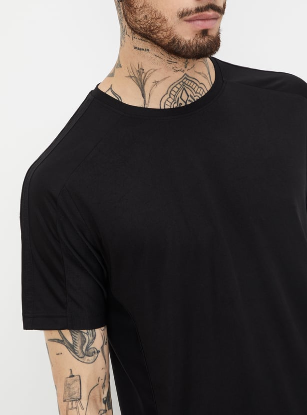 Men Solid Slim Fit Sports T-shirt