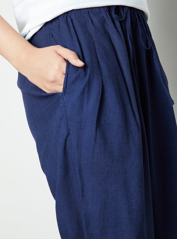 Women Solid Tapered Fit Trousers