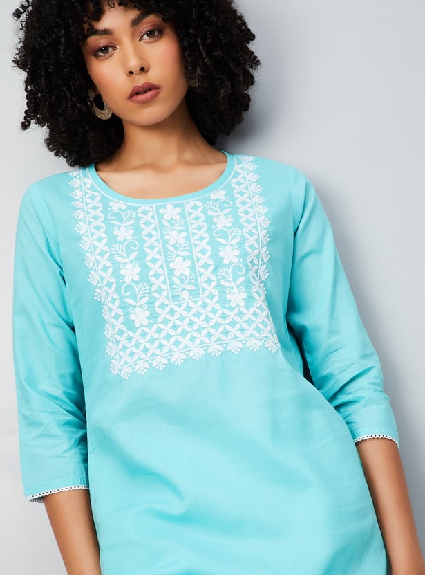 Women Yoke Embroidered Straight Kurta