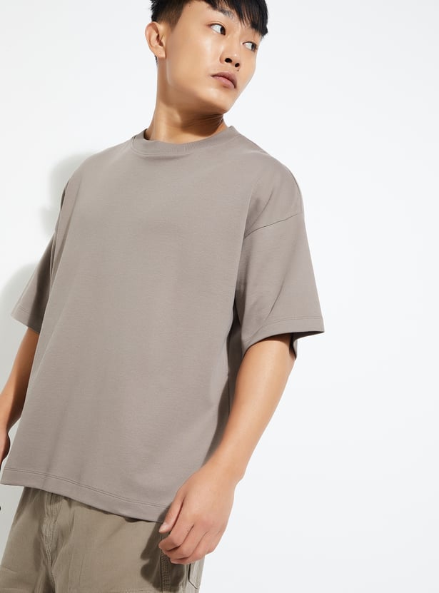 URB_N Men Solid Boxy Fit T-shirt