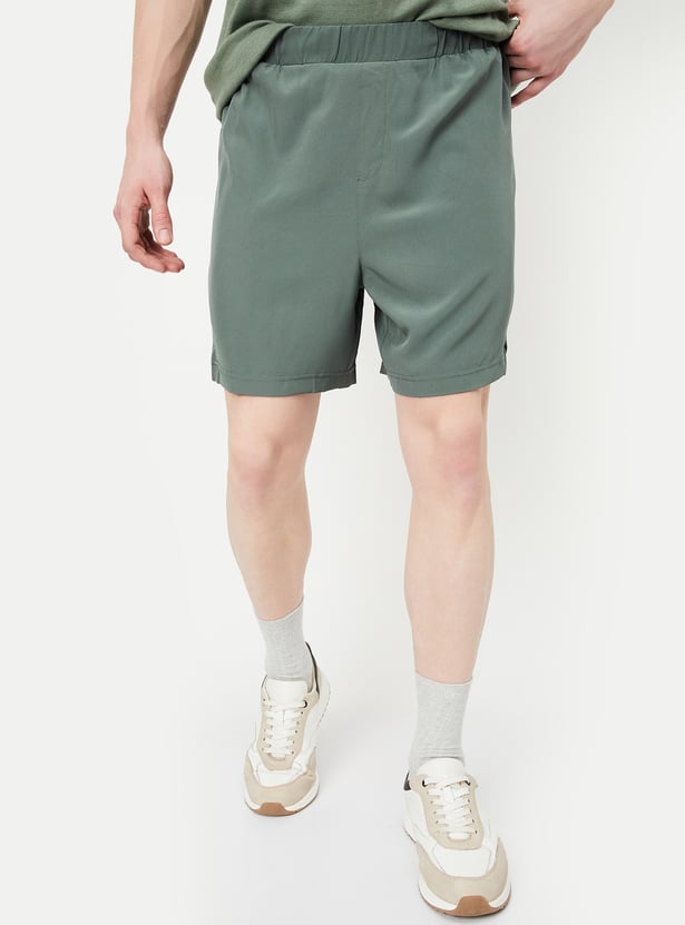 Men Solid Regular Fit Sports Shorts