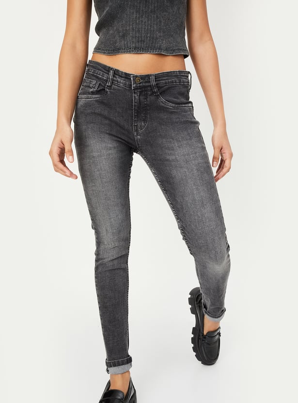 Women Skinny Fit Push-Up Jeans