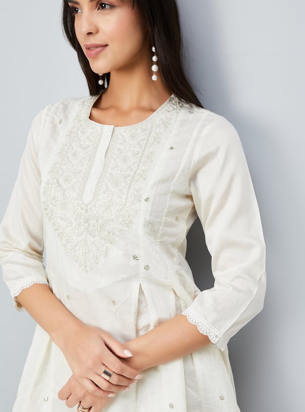 Women  White Embroidered Straight Kurta Trousers set