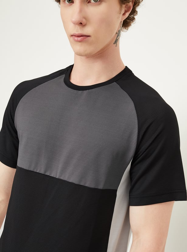 Men Colourblock Slim Fit T-shirt