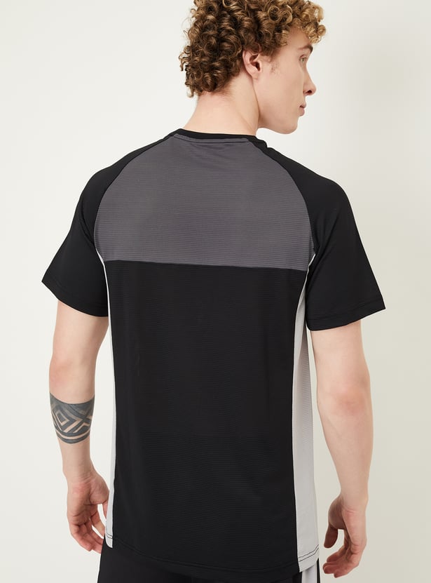 Men Colourblock Slim Fit T-shirt