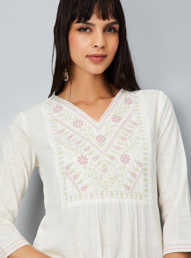 Women Embroidered Straight Kurta