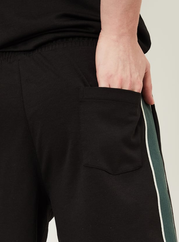 Men Solid Side Taped Shorts