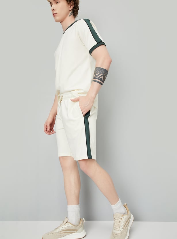 Men Solid Side Taped Shorts