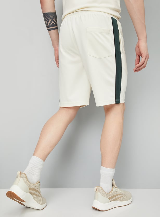 Men Solid Side Taped Shorts