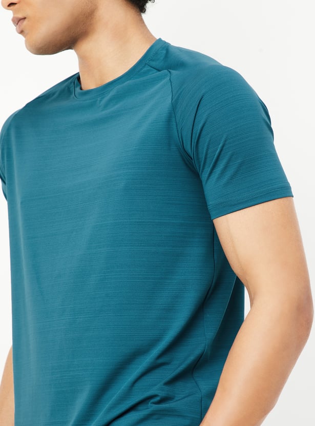 Men Solid Slim Fit Sports T-shirt