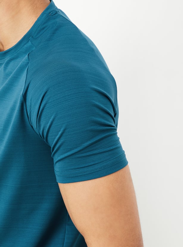Men Solid Slim Fit Sports T-shirt