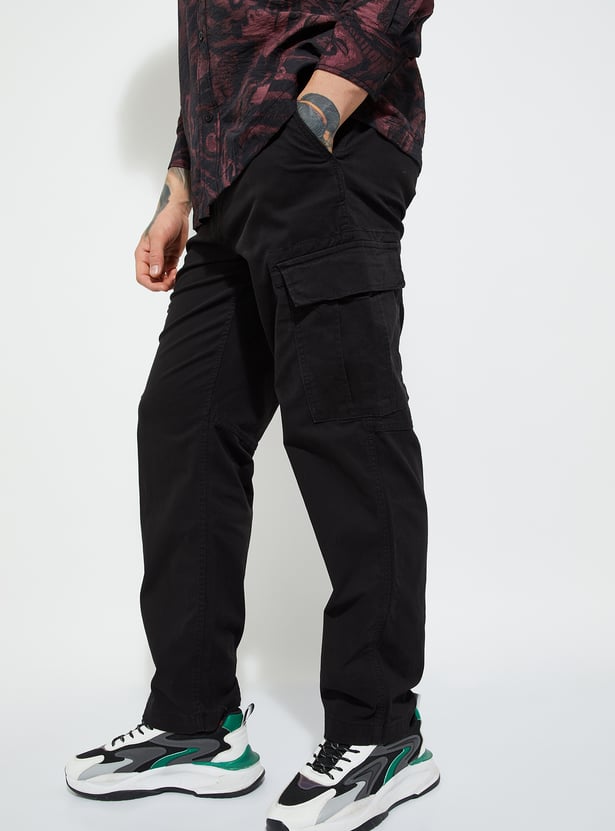 URB_N Men Solid Relaxed Fit Cargo Trousers