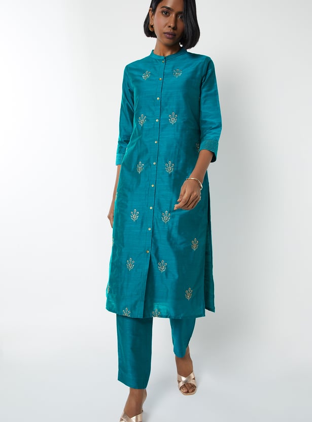 Women Embroidered Straight Kurta Set