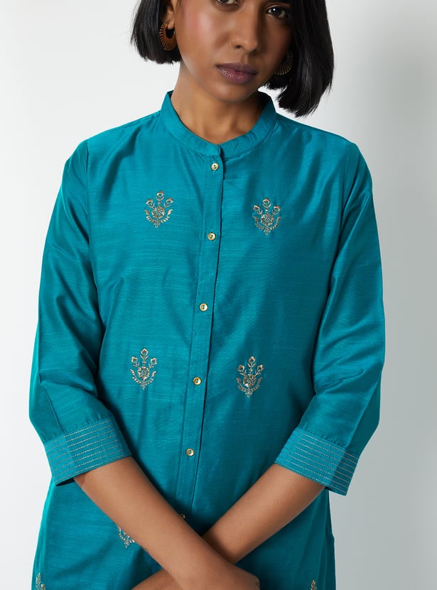 Women Embroidered Straight Kurta Set