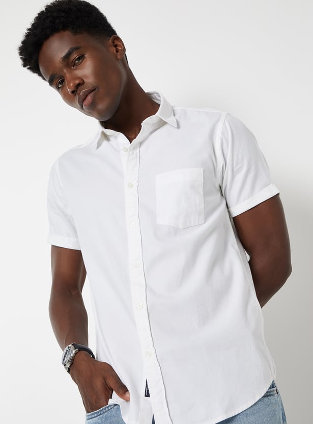 Men Solid Slim Fit Shirt