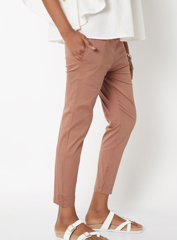 Women Solid Straight Pants