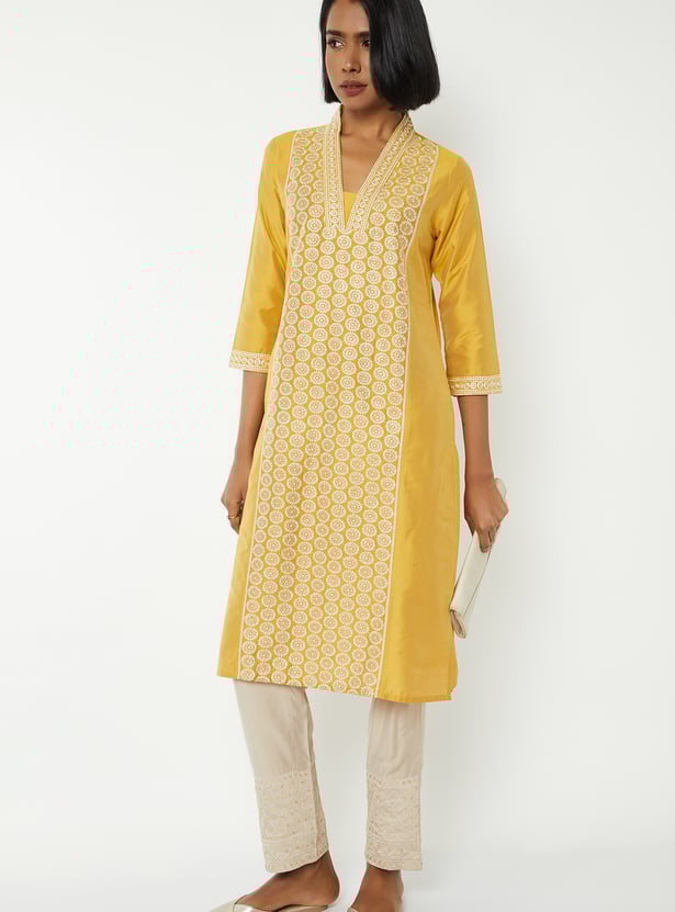 Women Embroidered Straight Kurta