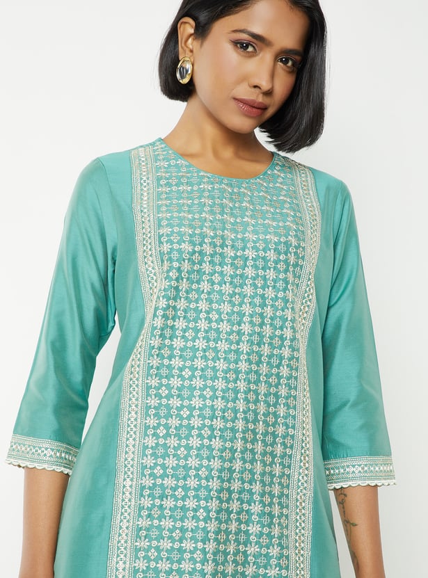 Women Embroidered Straight Kurta
