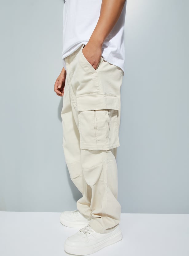 URB_N Men Solid Regular Fit Cargo Trousers