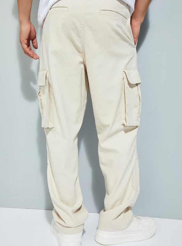 URB_N Men Solid Regular Fit Cargo Trousers