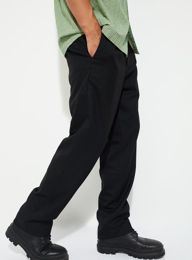 URB_N Men Solid Relaxed Fit Trousers