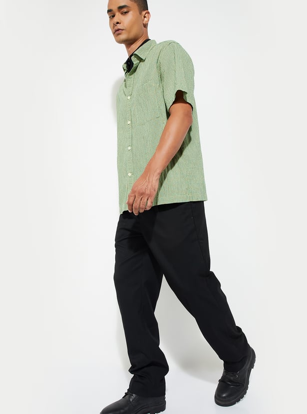 URB_N Men Solid Relaxed Fit Trousers